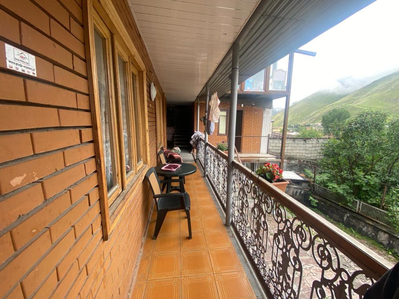 Archil&Nino Gigauri Guest House Kazbegi Exterior foto